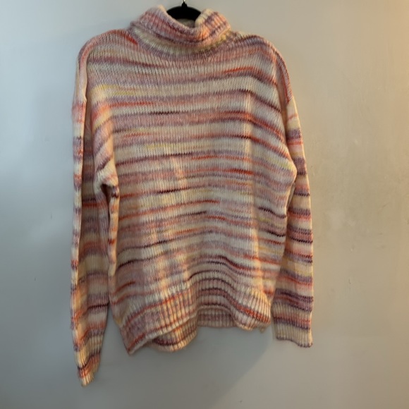 NWOT MULTIPLE COLOUR TURTLENECK - Picture 4 of 11